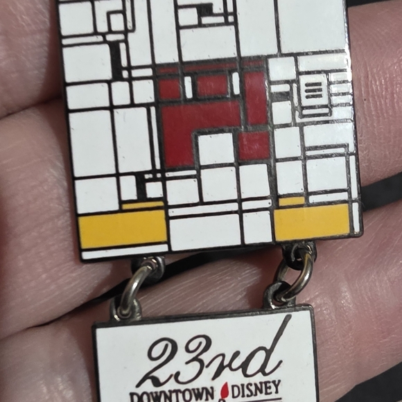 Disney Rare Mickey Mouse Festival Of Arts  Geometric Pattern Pin - Picture 2 of 3